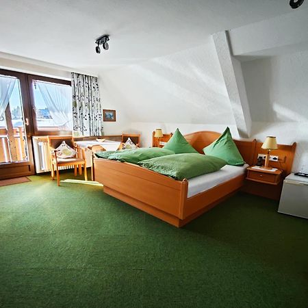 Cafe-Pension Feldbergblick ทิทิเซ-นอยชตัดท์ ภายนอก รูปภาพ