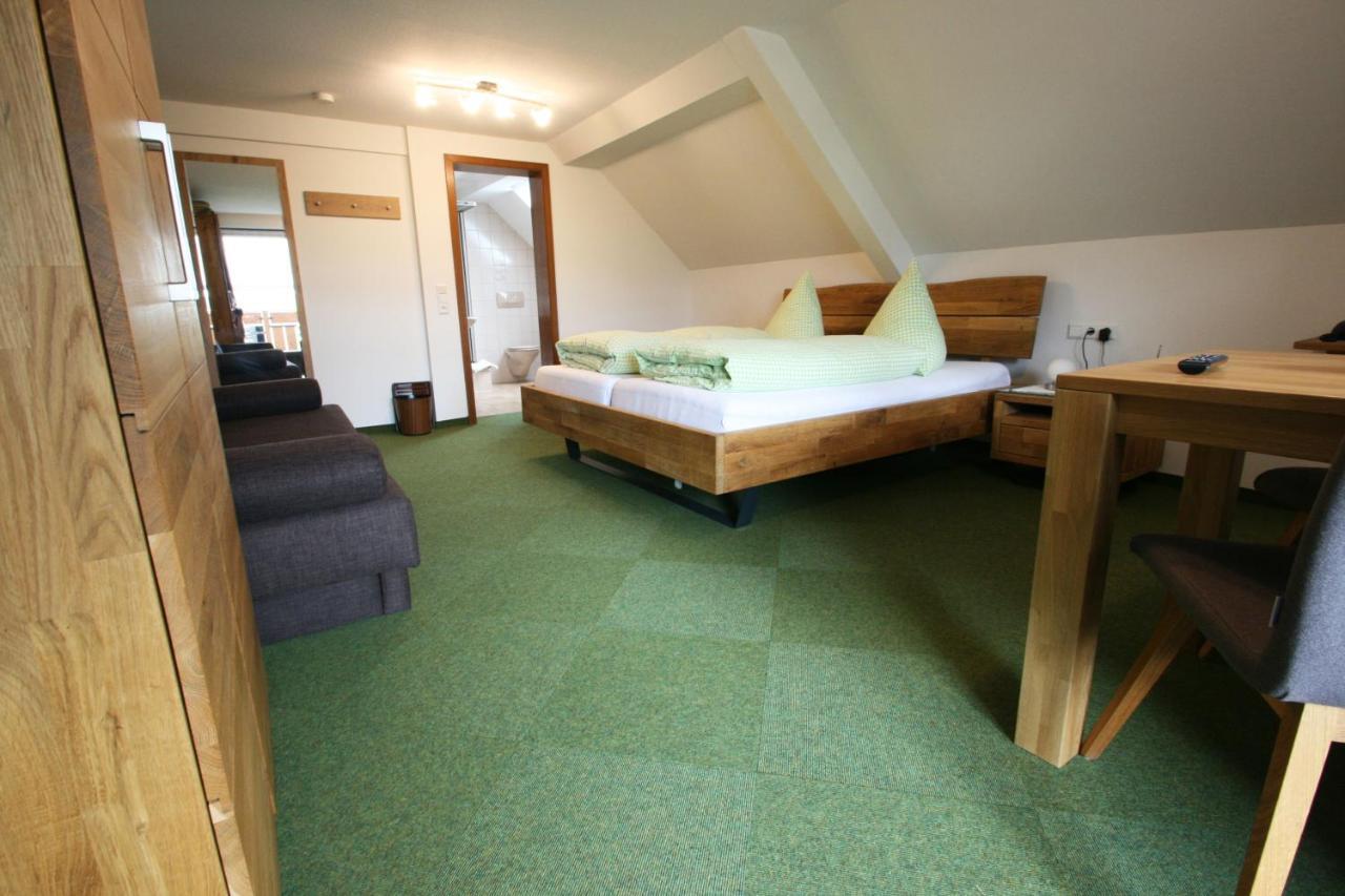 Cafe-Pension Feldbergblick ทิทิเซ-นอยชตัดท์ ภายนอก รูปภาพ