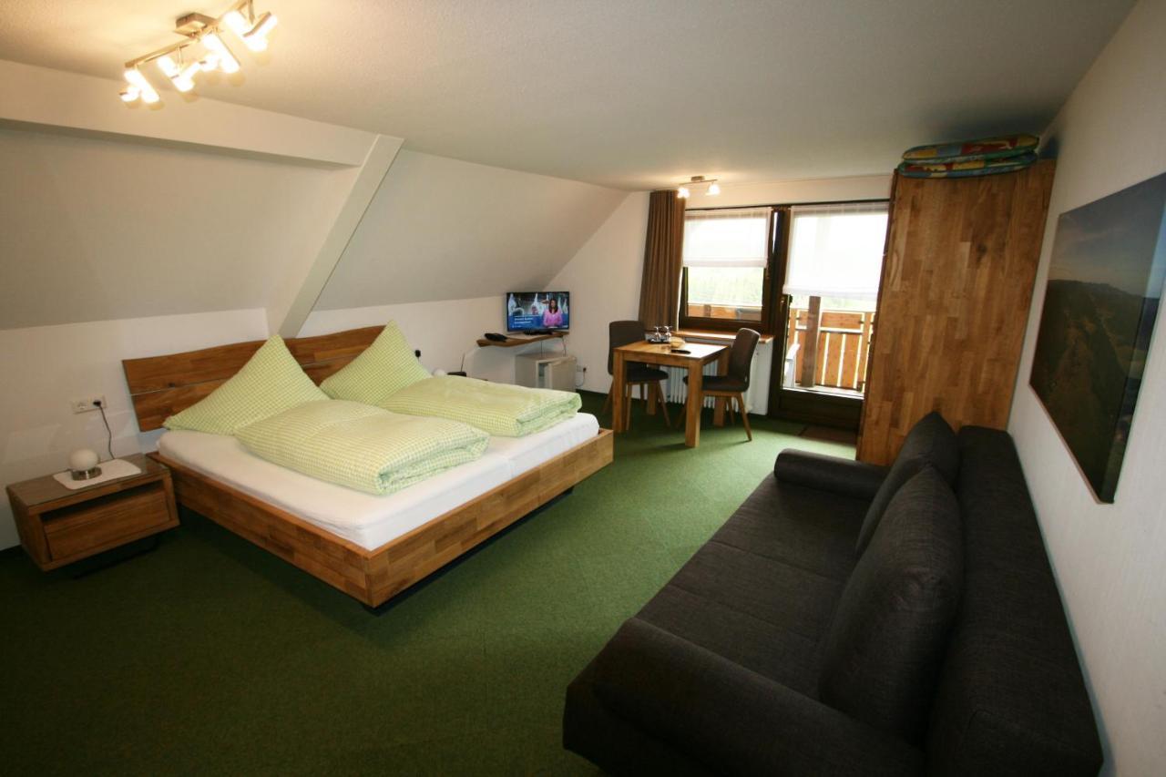 Cafe-Pension Feldbergblick ทิทิเซ-นอยชตัดท์ ภายนอก รูปภาพ