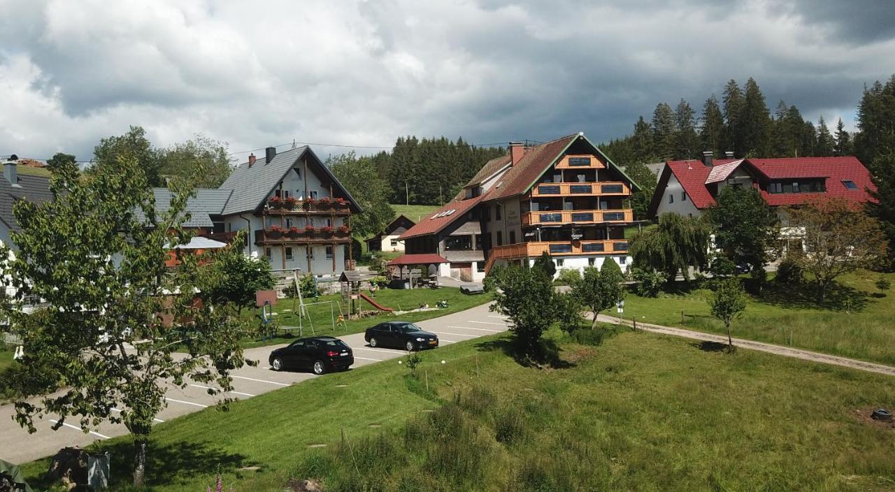 Cafe-Pension Feldbergblick ทิทิเซ-นอยชตัดท์ ภายนอก รูปภาพ