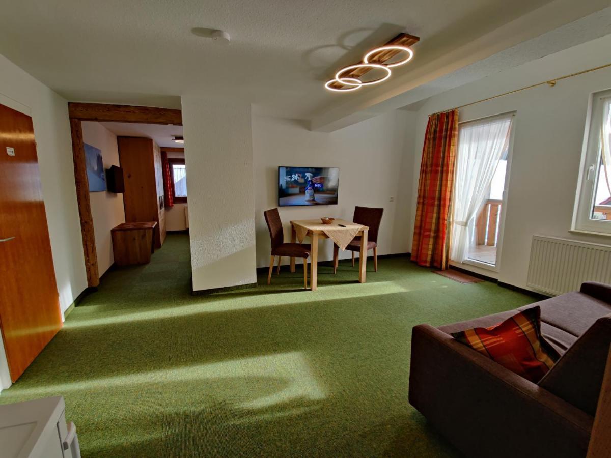 Cafe-Pension Feldbergblick ทิทิเซ-นอยชตัดท์ ภายนอก รูปภาพ