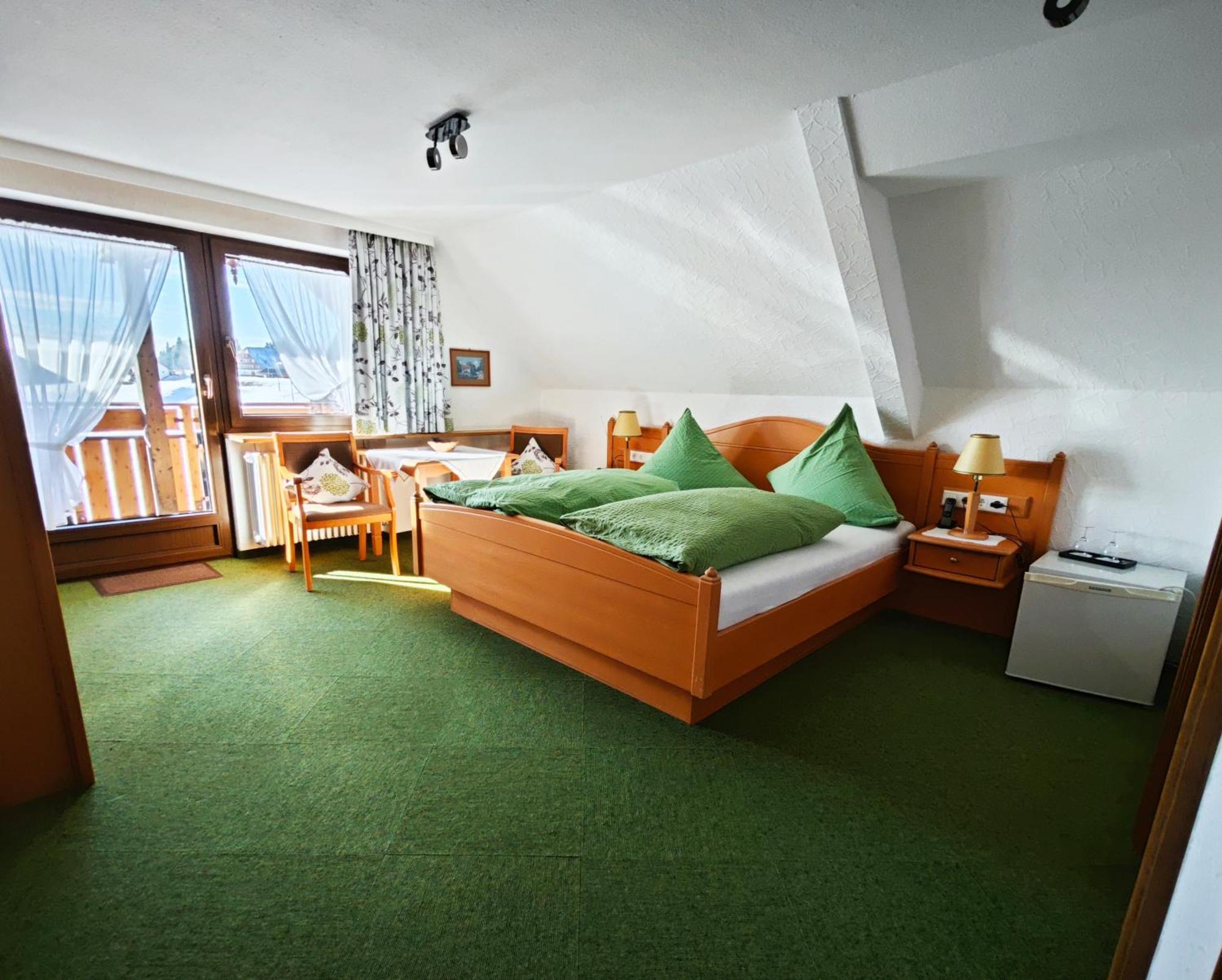 Cafe-Pension Feldbergblick ทิทิเซ-นอยชตัดท์ ภายนอก รูปภาพ