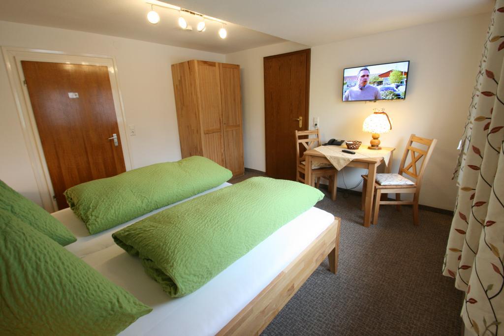 Cafe-Pension Feldbergblick ทิทิเซ-นอยชตัดท์ ภายนอก รูปภาพ
