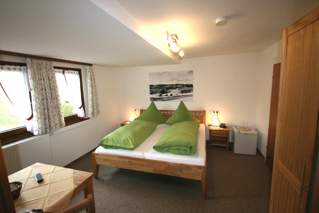 Cafe-Pension Feldbergblick ทิทิเซ-นอยชตัดท์ ภายนอก รูปภาพ