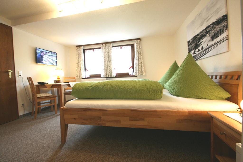 Cafe-Pension Feldbergblick ทิทิเซ-นอยชตัดท์ ภายนอก รูปภาพ