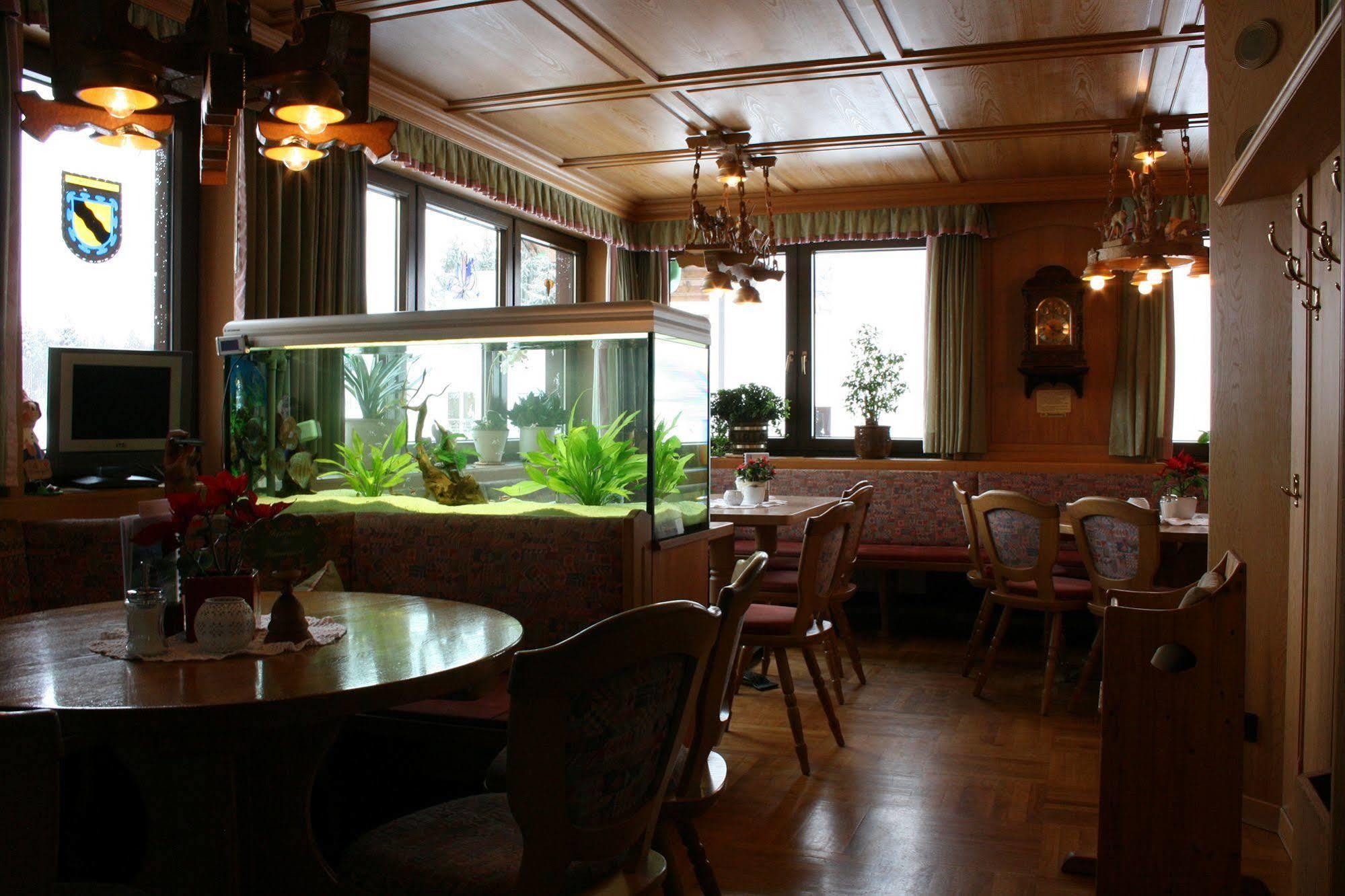 Cafe-Pension Feldbergblick ทิทิเซ-นอยชตัดท์ ภายนอก รูปภาพ